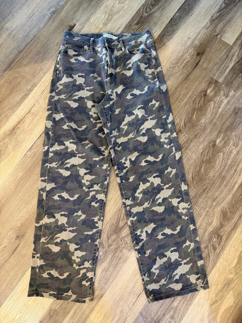 Camo Straight Leg Jeans in Olive/Khaki